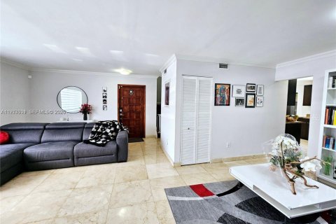 House in Miami, Florida 3 bedrooms, 180.23 sq.m. № 2043368 - photo 8