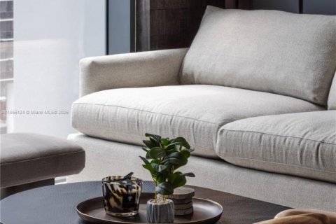 Condo in Miami, Florida, 1 bedroom  № 1892069 - photo 10