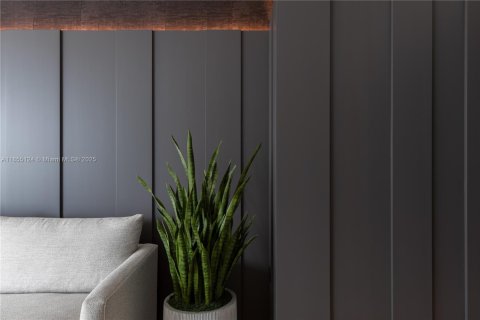 Condo in Miami, Florida, 1 bedroom  № 1892069 - photo 3