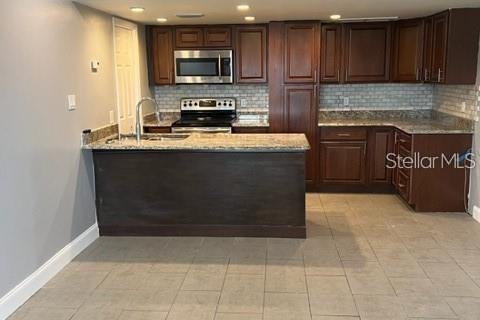 Condo in New Port Richey, Florida, 1 bedroom  № 1908792 - photo 4