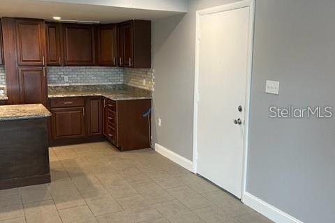 Condo in New Port Richey, Florida, 1 bedroom  № 1908792 - photo 3