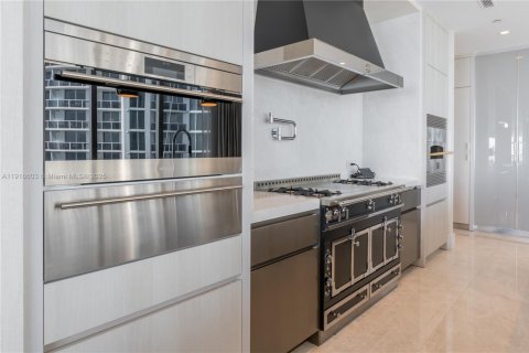 Купить кондоминиум в Санни-Айлс-Бич, Флорида 4 спальни, 407.38м2, № 2082524 - фото 9