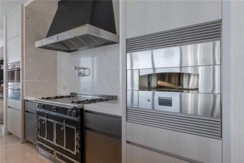 Купить кондоминиум в Санни-Айлс-Бич, Флорида 4 спальни, 407.38м2, № 2082524 - фото 5