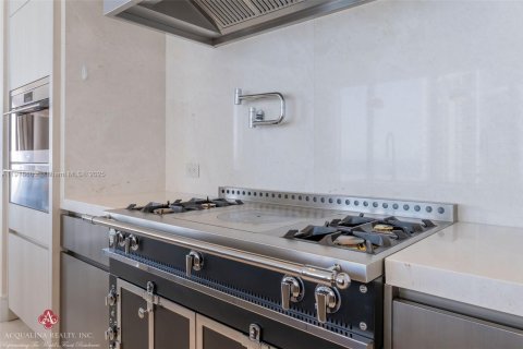 Купить кондоминиум в Санни-Айлс-Бич, Флорида 4 спальни, 407.38м2, № 2082524 - фото 6