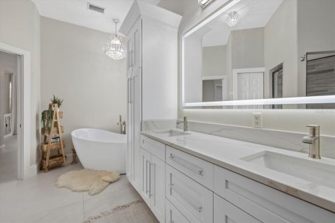 House in Bradenton, Florida 4 bedrooms, 214.05 sq.m. № 1834620 - photo 24