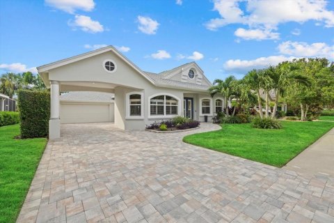 House in Bradenton, Florida 4 bedrooms, 214.05 sq.m. № 1834620 - photo 1
