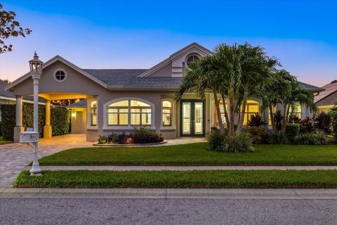 House in Bradenton, Florida 4 bedrooms, 214.05 sq.m. № 1834620 - photo 2