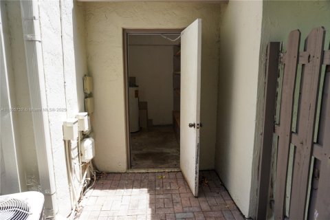 Condo in Pembroke Pines, Florida, 1 bedroom  № 1748977 - photo 26
