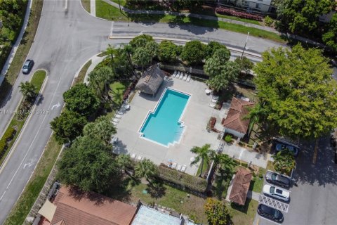 Condo in Pembroke Pines, Florida, 1 bedroom  № 1748977 - photo 8