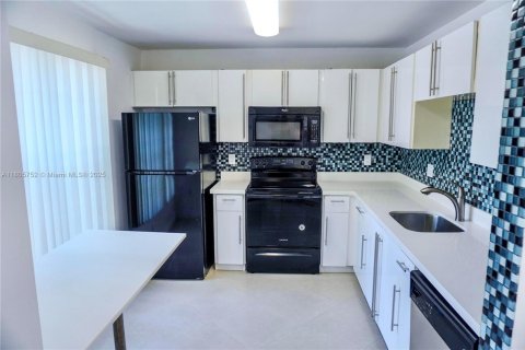 Condo in Pembroke Pines, Florida, 1 bedroom  № 1748977 - photo 11