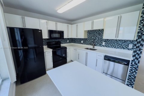 Condo in Pembroke Pines, Florida, 1 bedroom  № 1748977 - photo 12