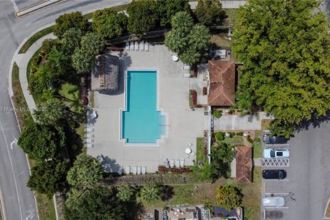 Condo in Pembroke Pines, Florida, 1 bedroom  № 1748977 - photo 9