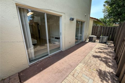 Condo in Pembroke Pines, Florida, 1 bedroom  № 1748977 - photo 23