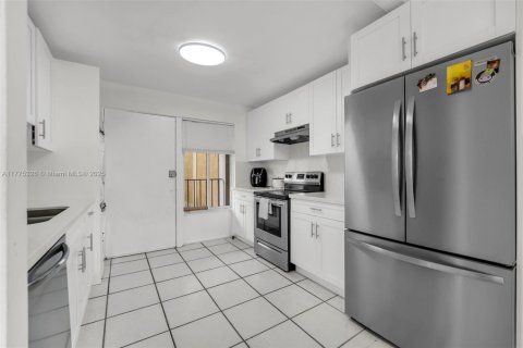Condo in Miami, Florida, 3 bedrooms  № 1864149 - photo 6