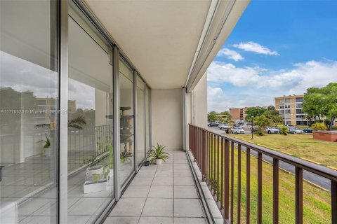 Condo in Miami, Florida, 3 bedrooms  № 1864149 - photo 18