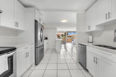 Condo in Miami, Florida, 3 bedrooms  № 1864149 - photo 7