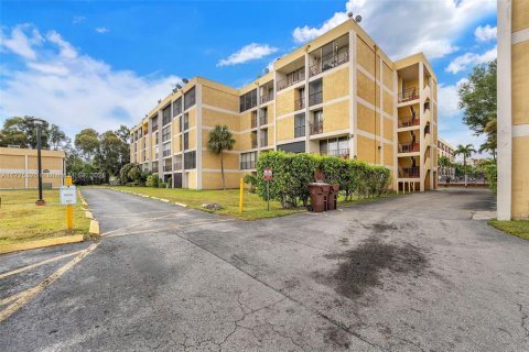Condo in Miami, Florida, 3 bedrooms  № 1864149 - photo 2