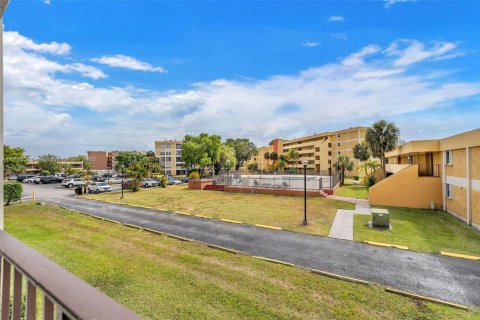 Condo in Miami, Florida, 3 bedrooms  № 1864149 - photo 23