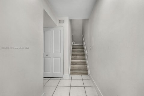 Condo in Miami, Florida, 3 bedrooms  № 1864149 - photo 24