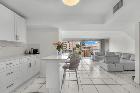 Condo in Miami, Florida, 3 bedrooms  № 1864149 - photo 12