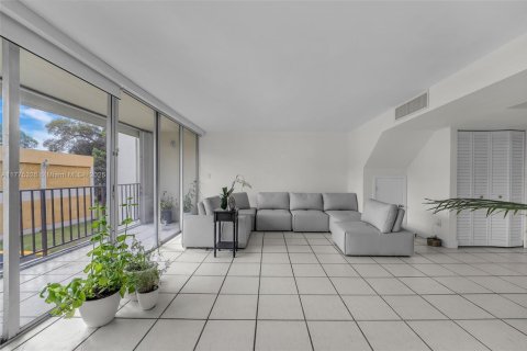 Condo in Miami, Florida, 3 bedrooms  № 1864149 - photo 14
