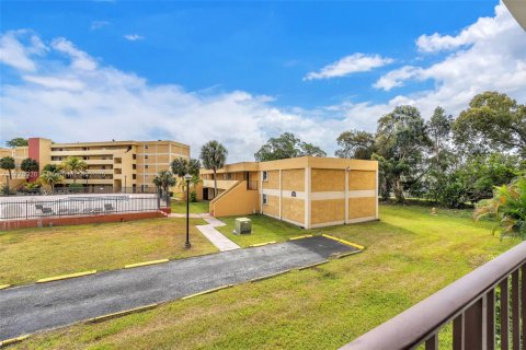 Condo in Miami, Florida, 3 bedrooms  № 1864149 - photo 22