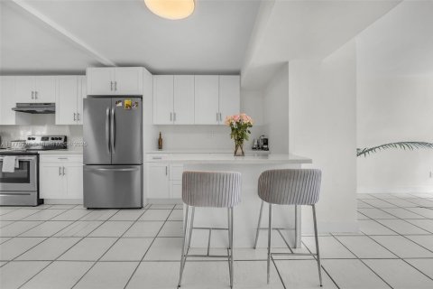 Condo in Miami, Florida, 3 bedrooms  № 1864149 - photo 8