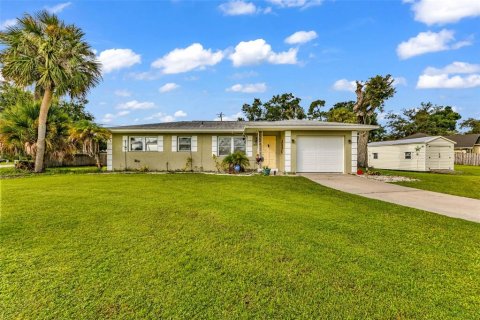 Casa en venta en Port Charlotte, Florida, 2 dormitorios, 110.55 m2 № 1900972 - foto 1