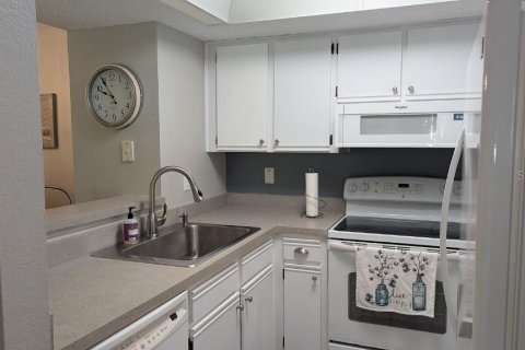 Condo in Port Charlotte, Florida, 1 bedroom  № 1894360 - photo 4