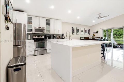 Купить виллу или дом в Уэстон, Флорида 2 спальни, 144.37м2, № 1923229 - фото 10