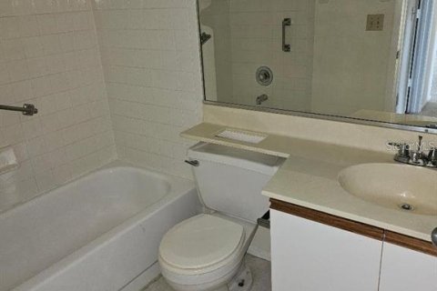 Condo in Bradenton, Florida, 2 bedrooms  № 2148807 - photo 15