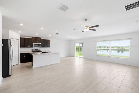 House in Zephyrhills, Florida 4 bedrooms, 180.14 sq.m. № 1866767 - photo 10