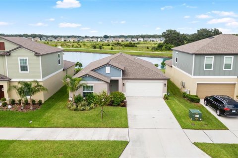 House in Zephyrhills, Florida 4 bedrooms, 180.14 sq.m. № 1866767 - photo 1
