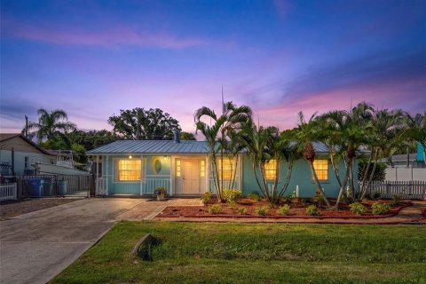 House in Palmetto, Florida 3 bedrooms, 127.37 sq.m. № 2306059