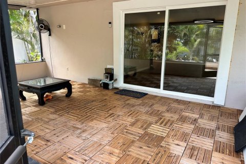 House in Saint Petersburg, Florida 2 bedrooms, 129.51 sq.m. № 2200135 - photo 25