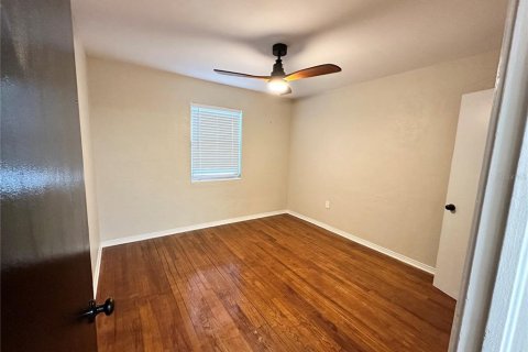 House in Saint Petersburg, Florida 2 bedrooms, 129.51 sq.m. № 2200135 - photo 13