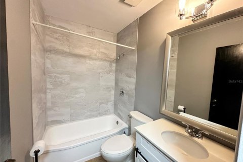House in Saint Petersburg, Florida 2 bedrooms, 129.51 sq.m. № 2200135 - photo 10