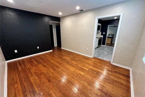House in Saint Petersburg, Florida 2 bedrooms, 129.51 sq.m. № 2200135 - photo 6