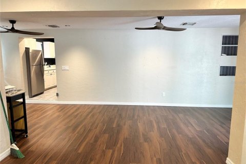 House in Saint Petersburg, Florida 2 bedrooms, 129.51 sq.m. № 2200135 - photo 19