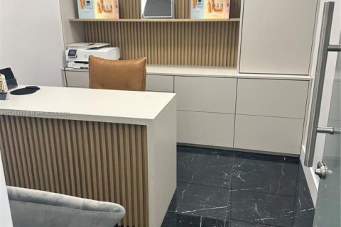 Купить коммерческую недвижимость в Дорал, Флорида № 1985166 - фото 2