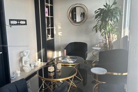 Купить коммерческую недвижимость в Дорал, Флорида № 1985166 - фото 4