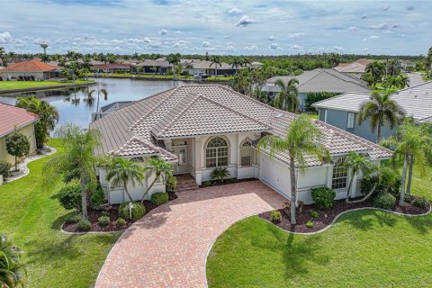 Casa en Punta Gorda, Florida 3 dormitorios, 198.72 m2 № 2384418