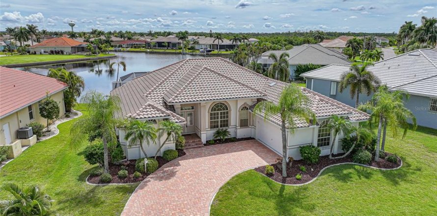 Casa en Punta Gorda, Florida 3 dormitorios, 198.72 m2 № 2384418