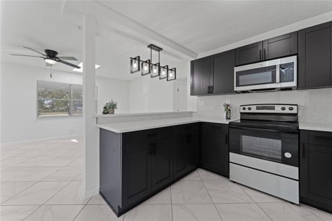 Villa ou maison à vendre à Saint Petersburg, Floride: 2 chambres, 85.93 m2 № 2355915 - photo 16