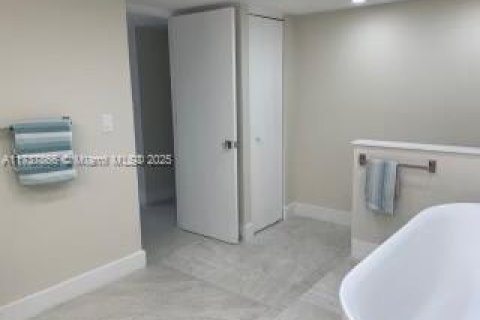 Condo in Hollywood, Florida, 3 bedrooms  № 1860137 - photo 2