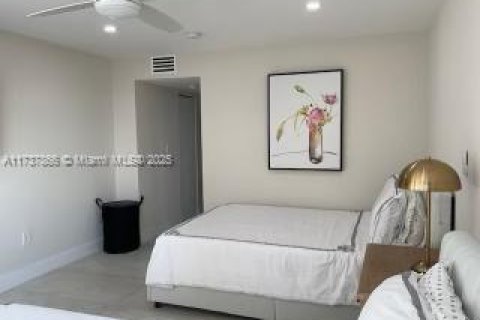 Condo in Hollywood, Florida, 3 bedrooms  № 1860137 - photo 10