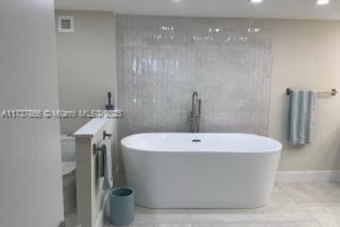 Condo in Hollywood, Florida, 3 bedrooms  № 1860137 - photo 20