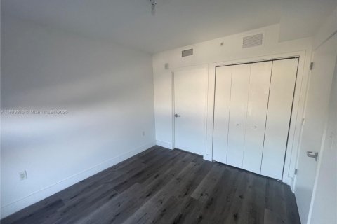 Condominio en alquiler en North Miami Beach, Florida, 2 dormitorios, 83.89 m2 № 2012398 - foto 6