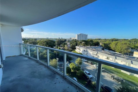 Condominio en alquiler en North Miami Beach, Florida, 2 dormitorios, 83.89 m2 № 2012398 - foto 16