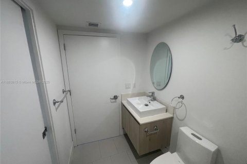 Condominio en alquiler en North Miami Beach, Florida, 2 dormitorios, 83.89 m2 № 2012398 - foto 9